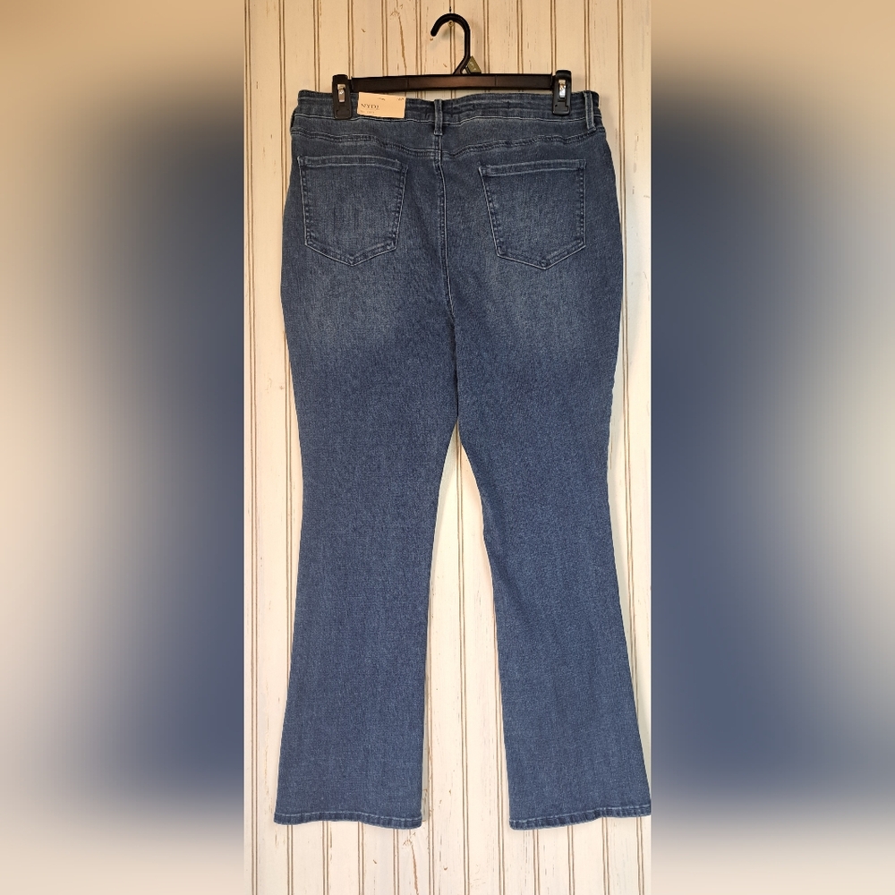 Ladies NydJ Billie Mini Boot Jean 16P Liftxtuck Slimming Technology Blue Jeans